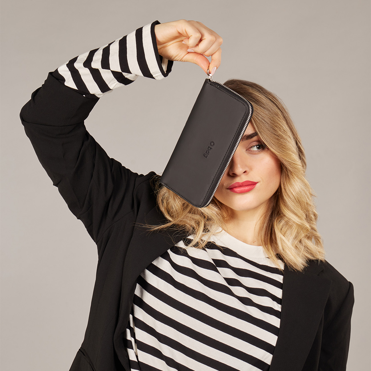 Portafoglio in tessuto sintetico e gommato con zip nero O wally - O bag Official Website