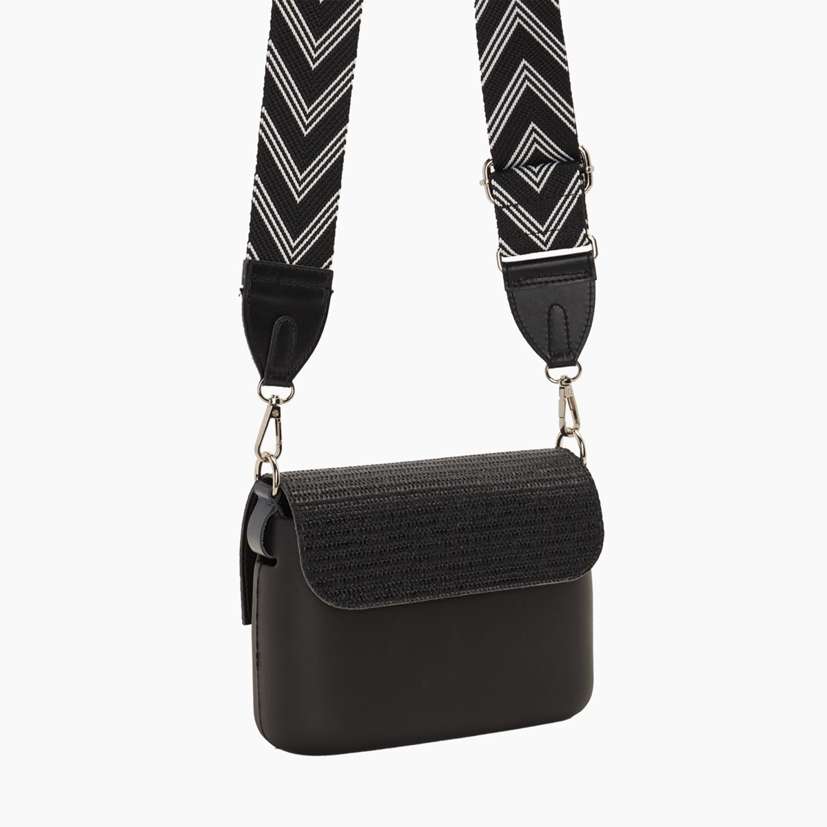 O pocket con pattina logo e tracolla regolabile freccia nera - O bag Official Website