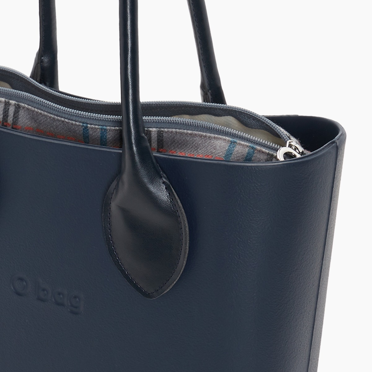 O bag mini con asa larga en forma de corazón y bolsa de tejido escocés oscuro - O bag Official Website